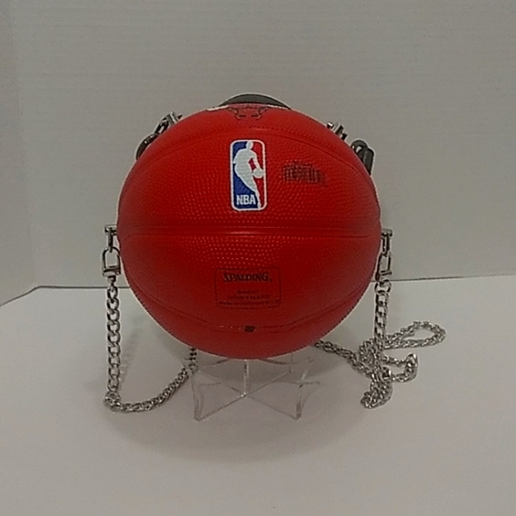 NWT LIMITED EDITION HANDMADE CHICAGO BULLS SMALL BASKETBALL PURSE 🏀 - Picture 15 of 17